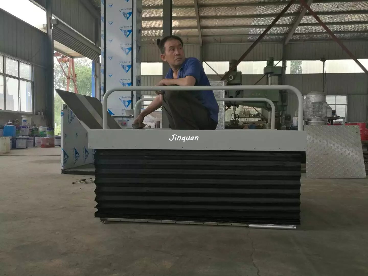 <b>剪叉式超薄殘疾人升降機(jī)</b>